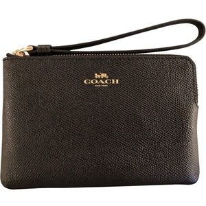 COPY - Coach wristlet